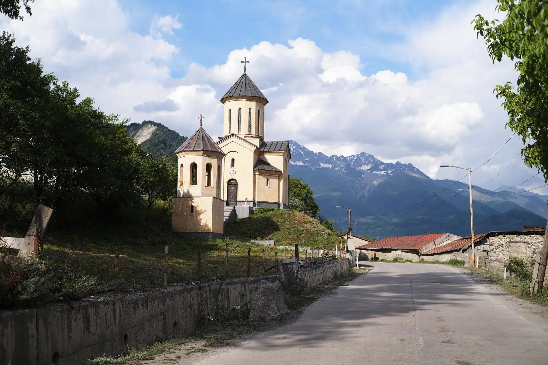 mestia et l'ascension des koruldi lakes