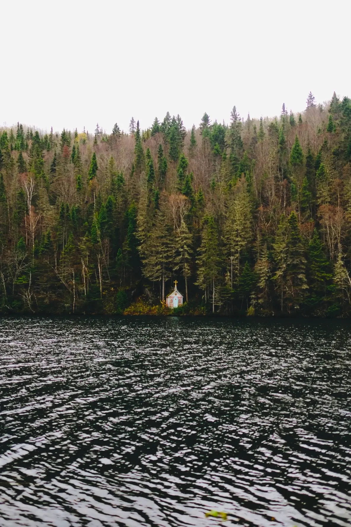 église sombre peur eau québec forêt