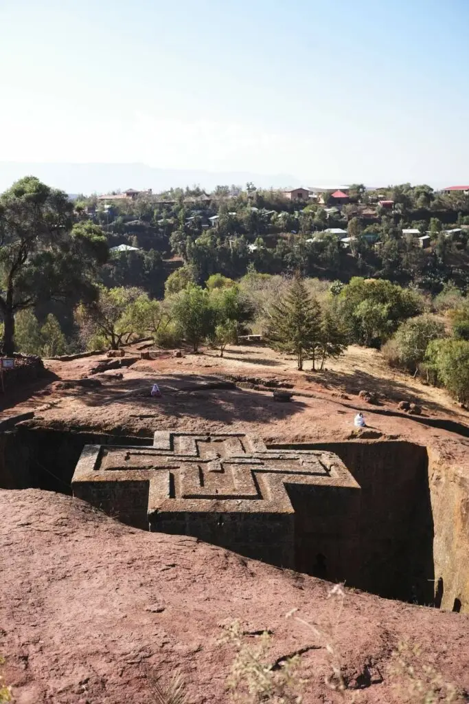 lalibela jerusalem d'Afrique, une église en forme de croix à Lalibela en Éthiopie