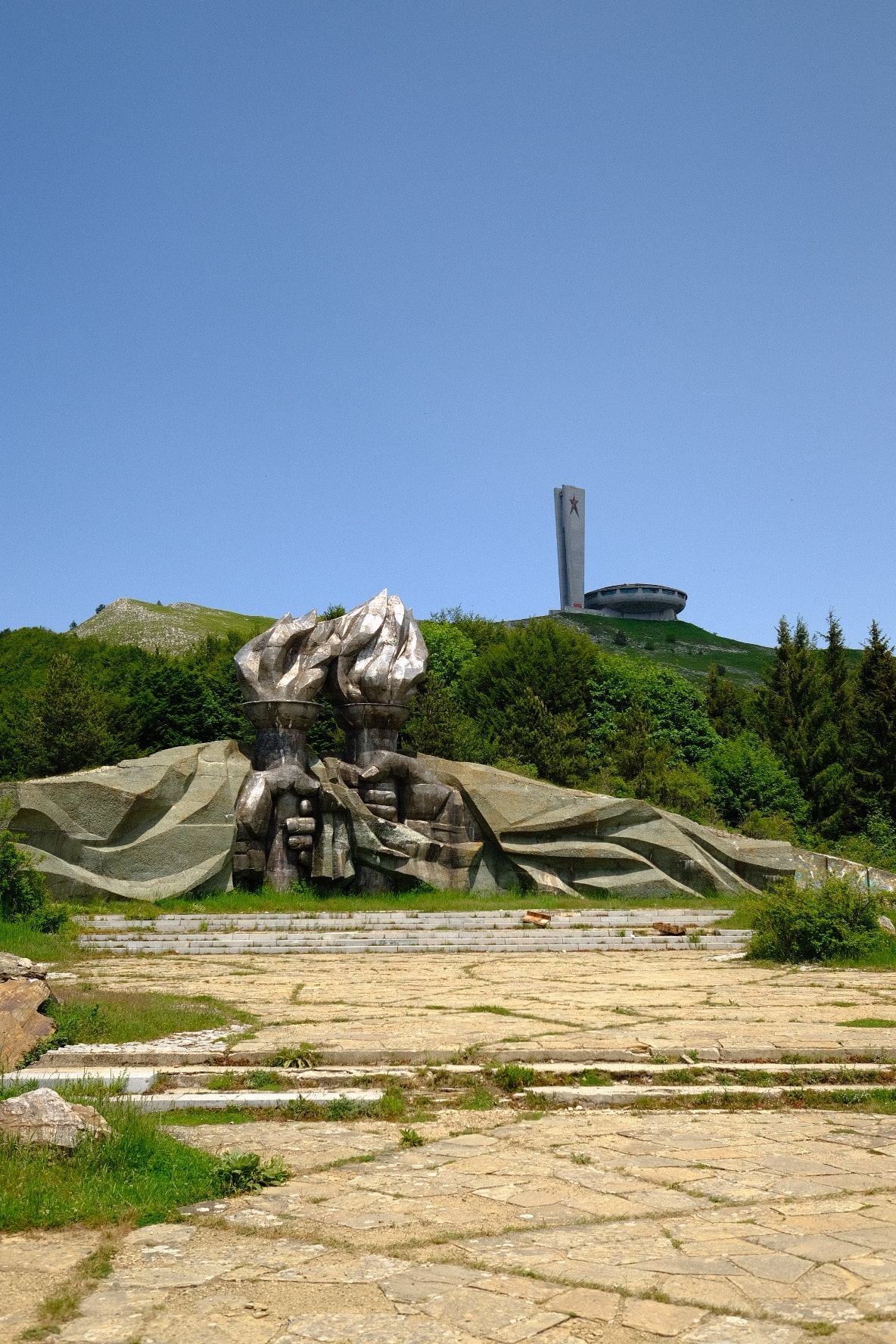 visiter bouzloudja en 2025 : l'ovni soviétique