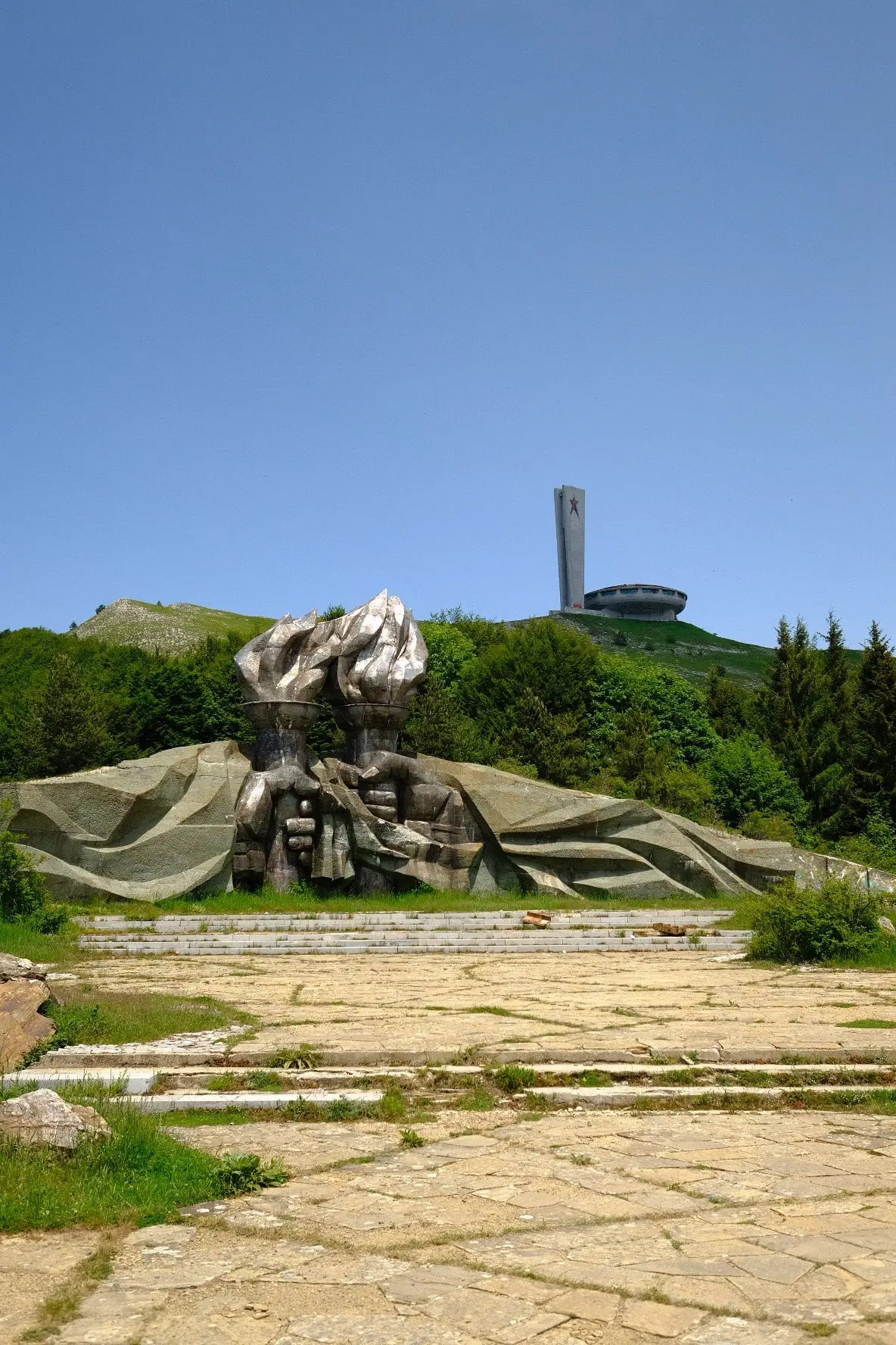 visiter bouzloudja en 2025 : l'ovni soviétique