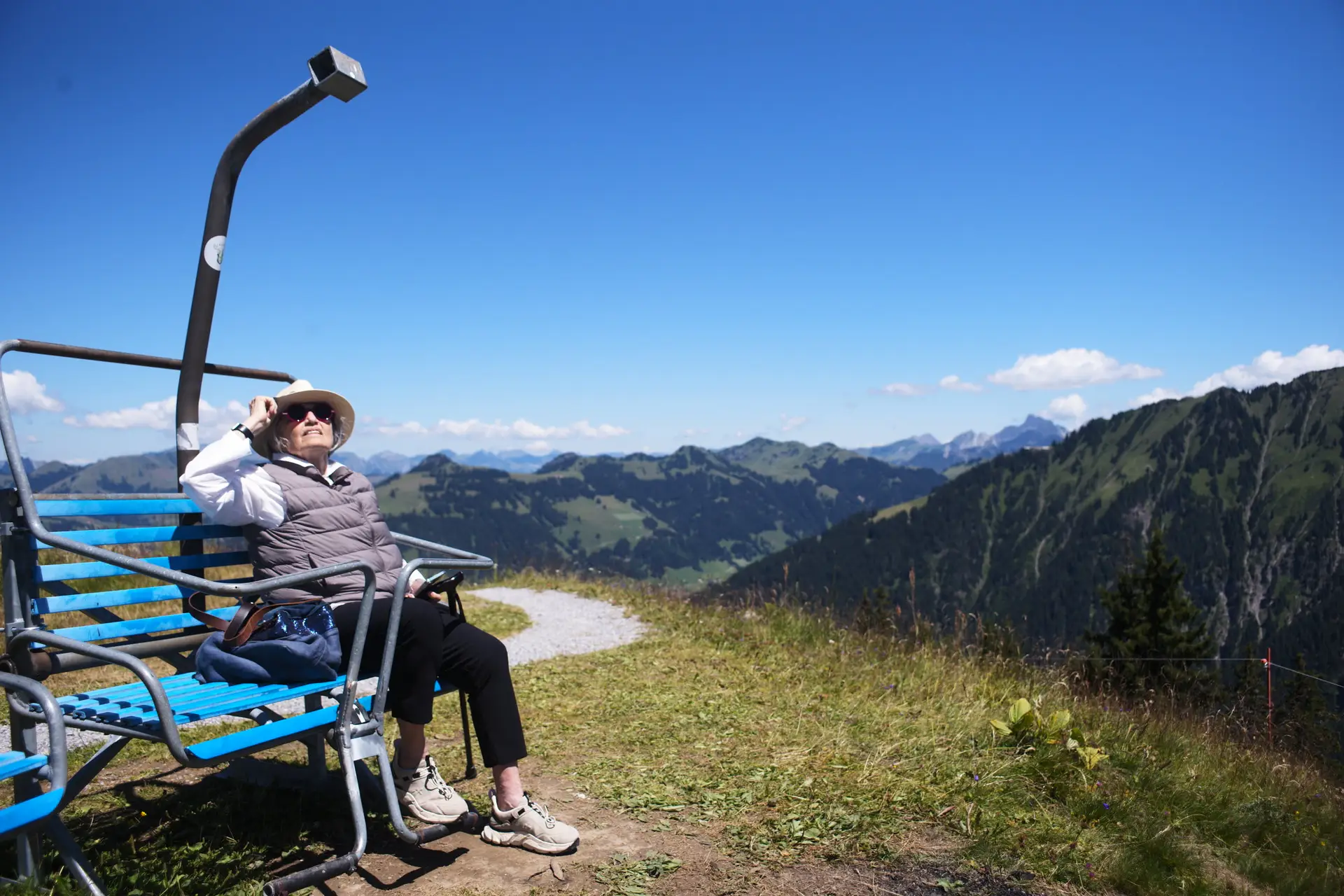 mamie en haut du mont whispile à Gstaad