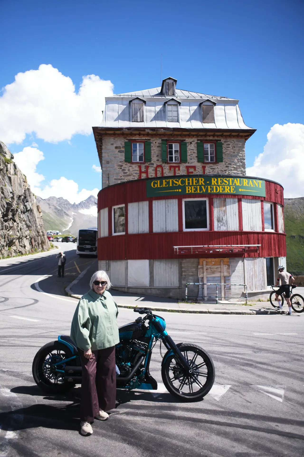 suisse moto grand mère