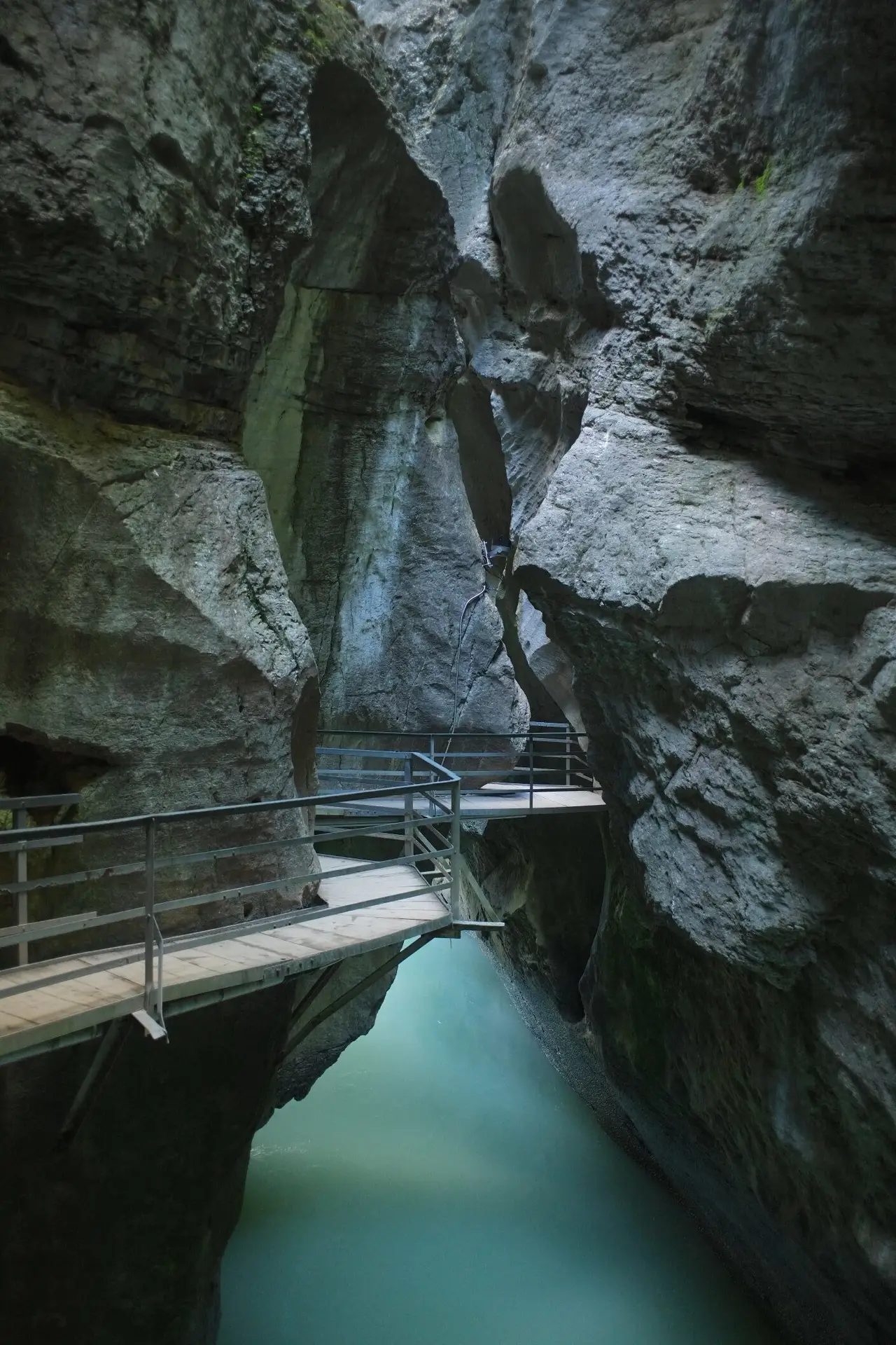 Peut-on visiter les gorges de l'Aar avec une personne âgée ?​