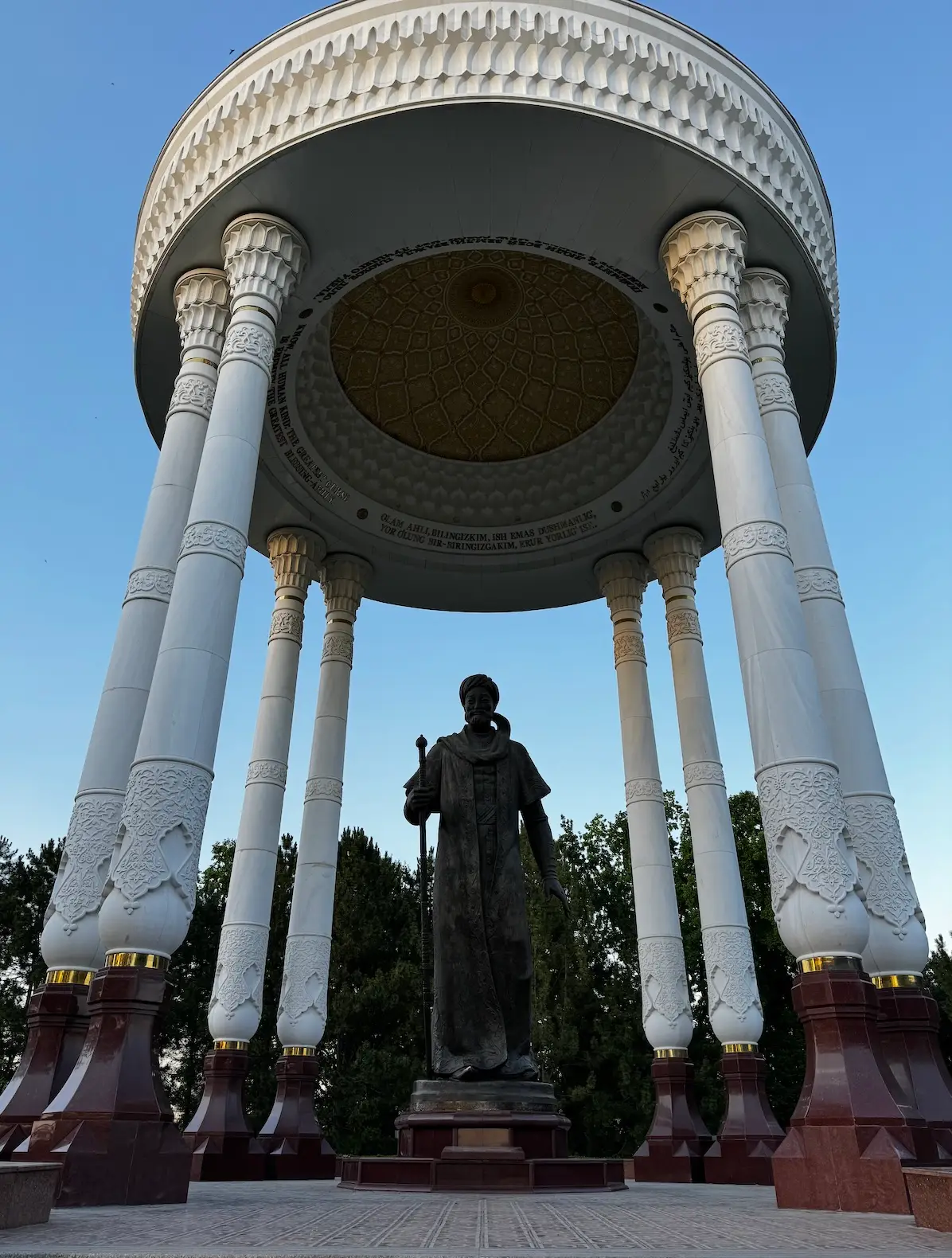 tachkent ouzbékistan statue