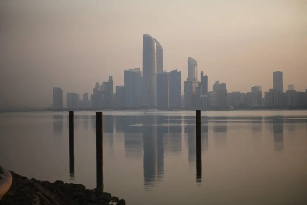 corniche abu dhabi escale gratuite aux emirats