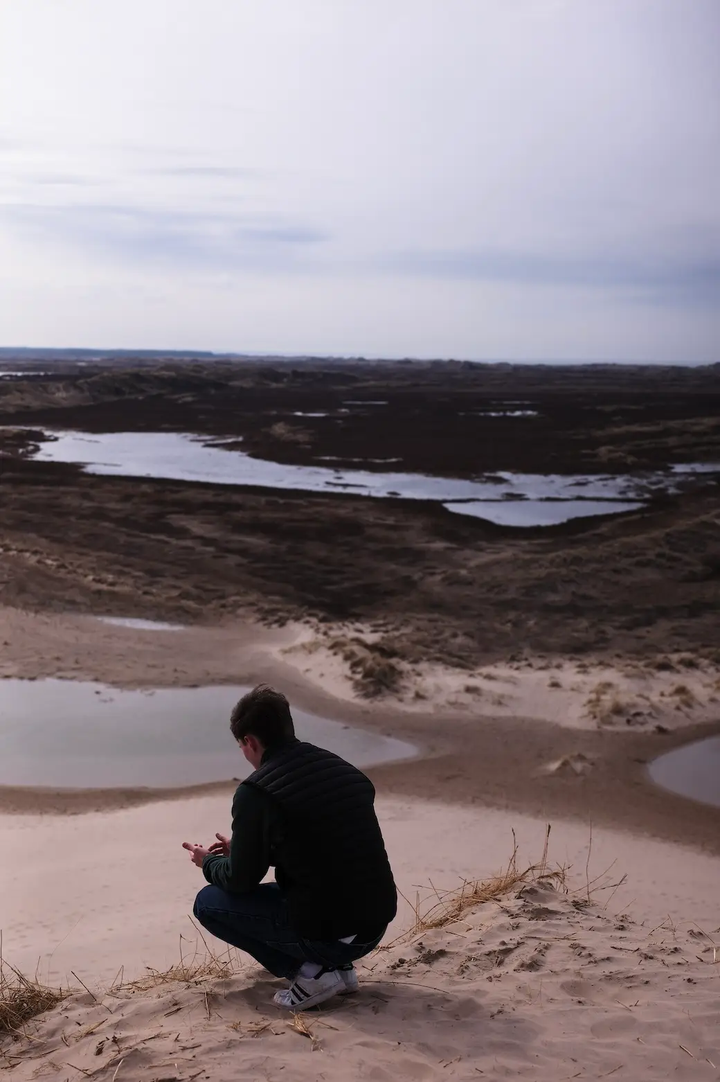 rabjerg mile homme au dessus des dunes