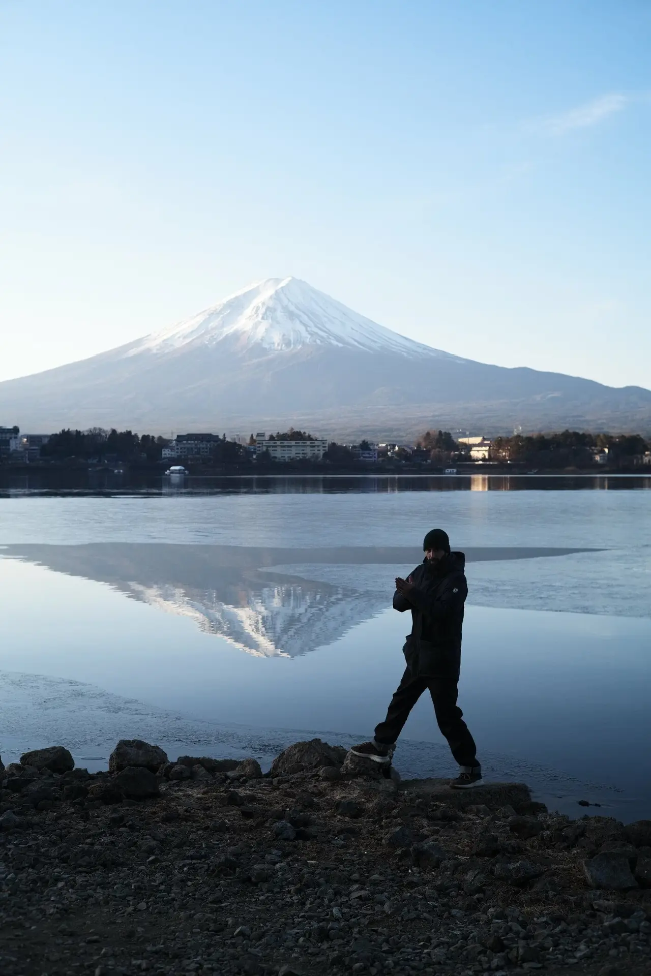 mont Fuji au lever du soleil sur le lac Kawaguchiko