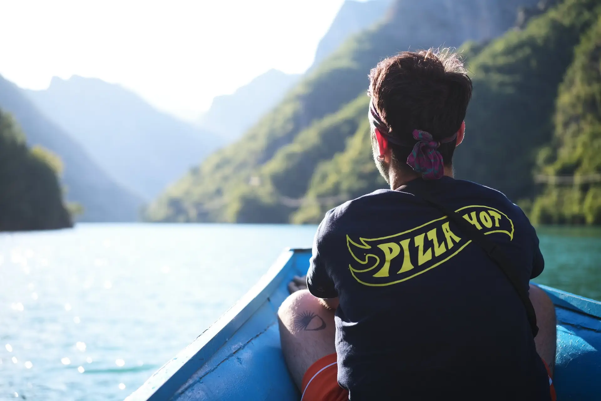 albanie komani lake trajet en bateau t shirt pizza
