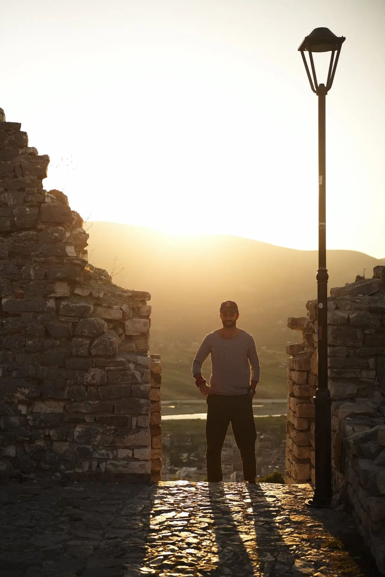 Berat coucher de soleil albanie lampadaire