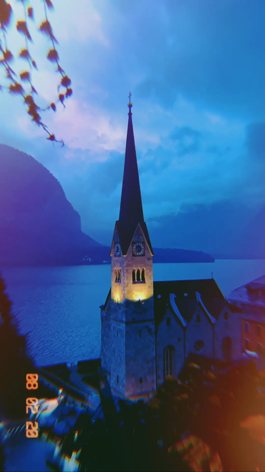 Hallstatt village sur un lac magique en autriche