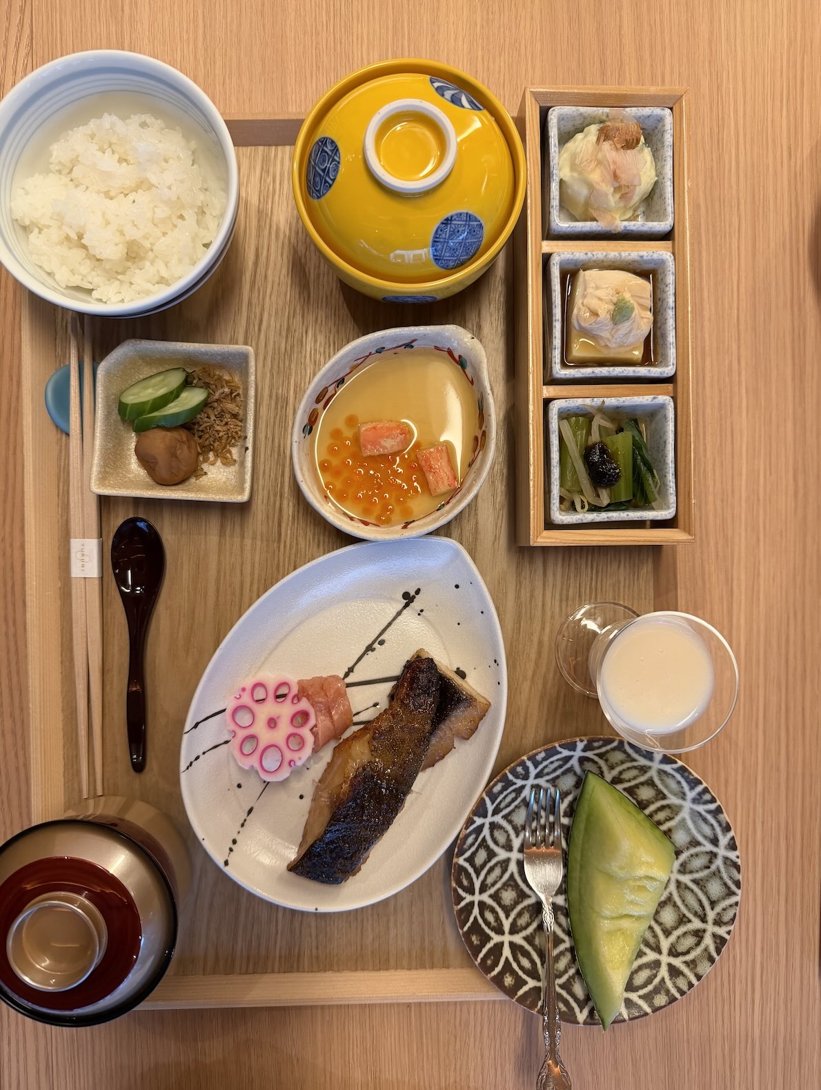 street food japonaise dans une ruelle d'izakaya