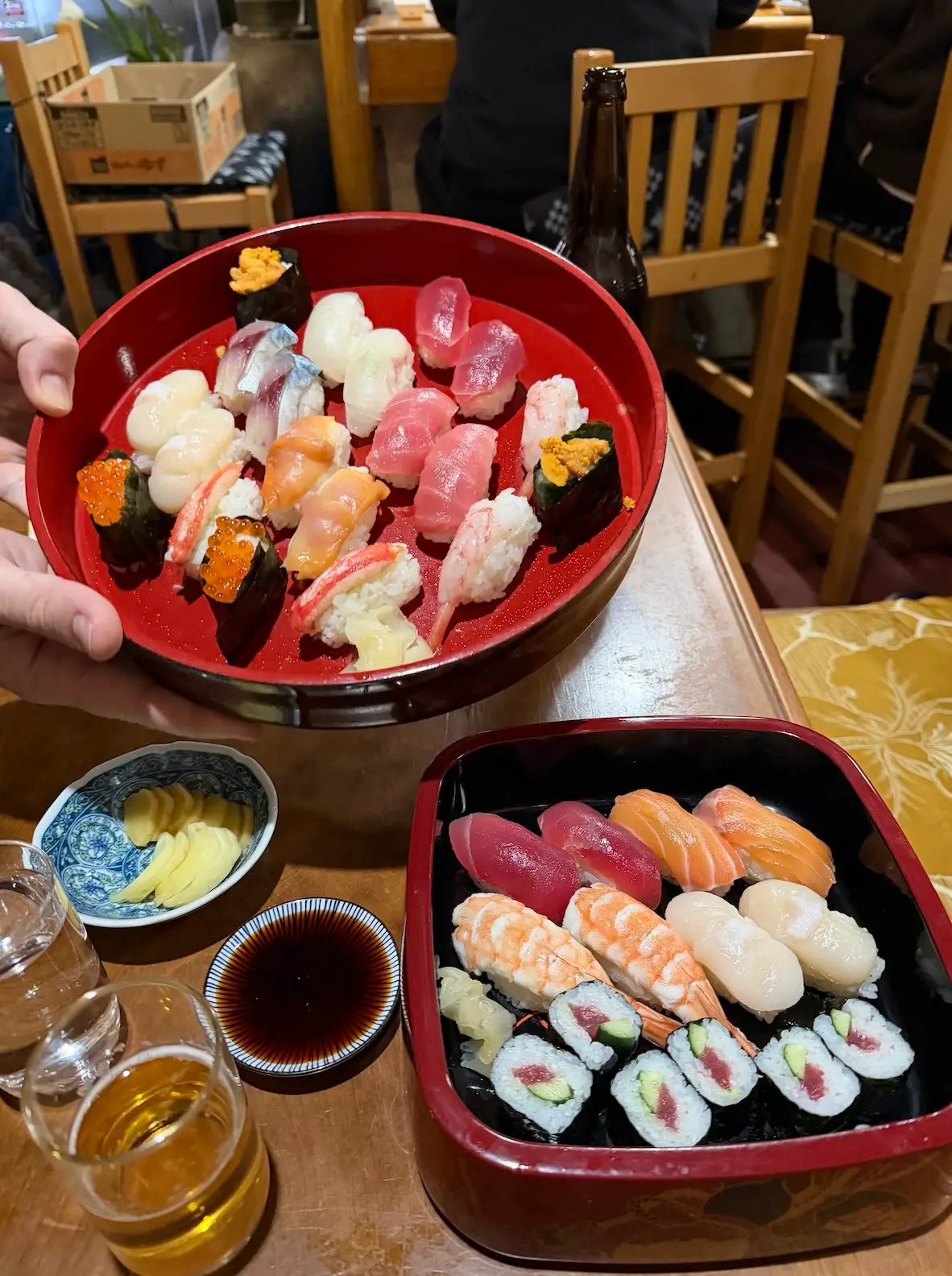 sushis et sashimi frais au comptoir