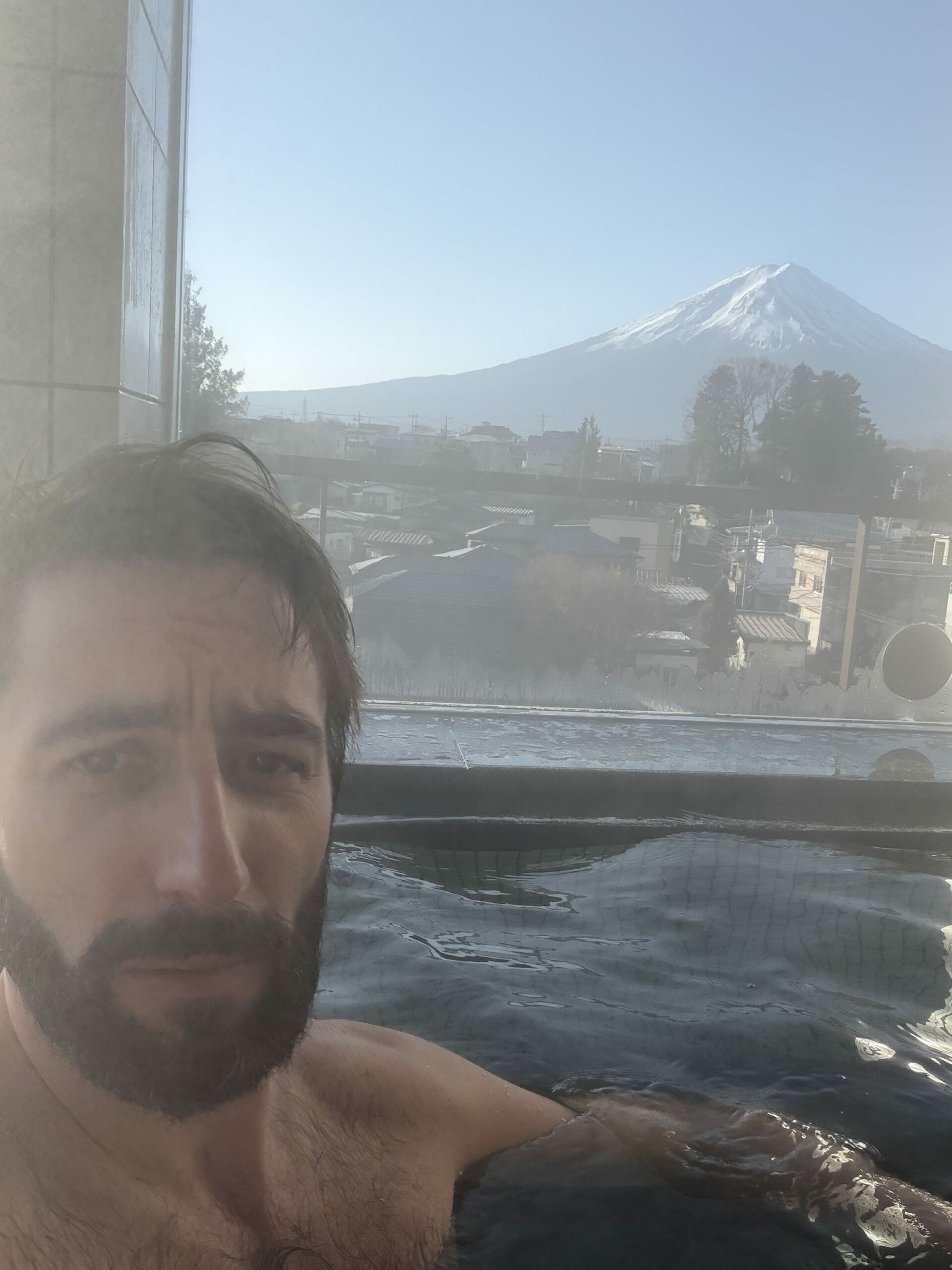 onsen extérieur face au mont Fuji