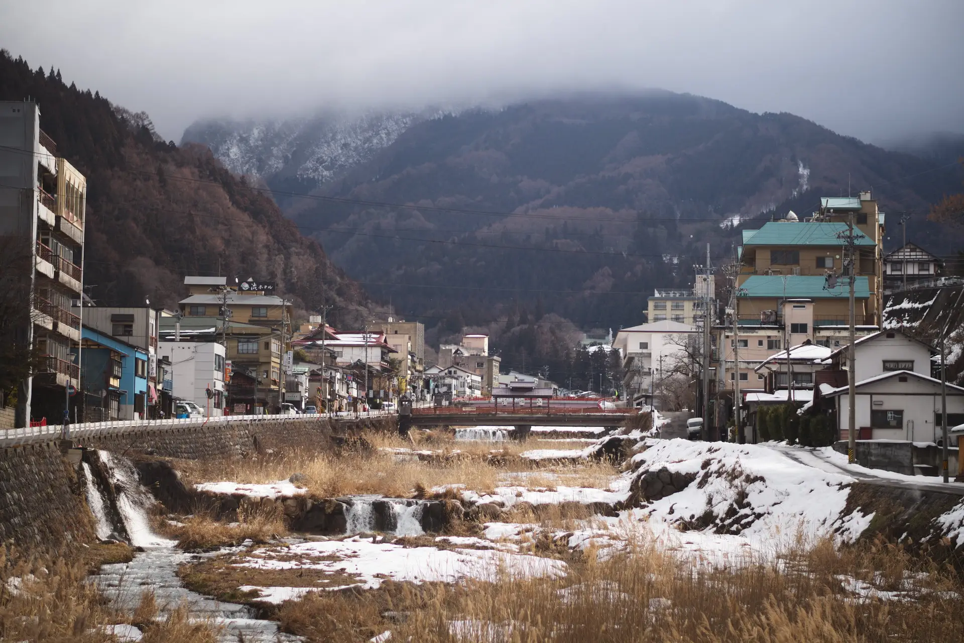 village thermal enneigé de Yamanouchi au Japon