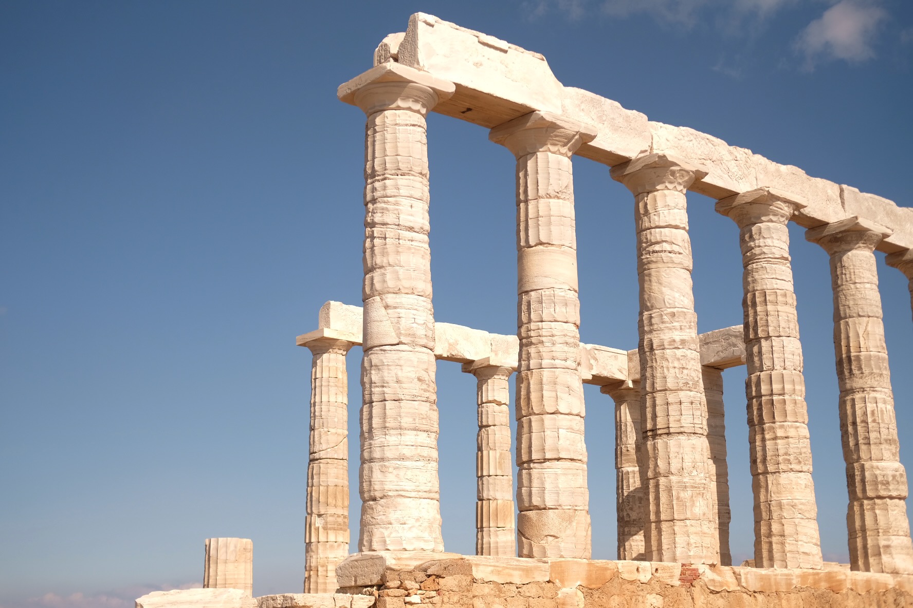 temple de Poséidon au cap Sounion face à la mer Égée