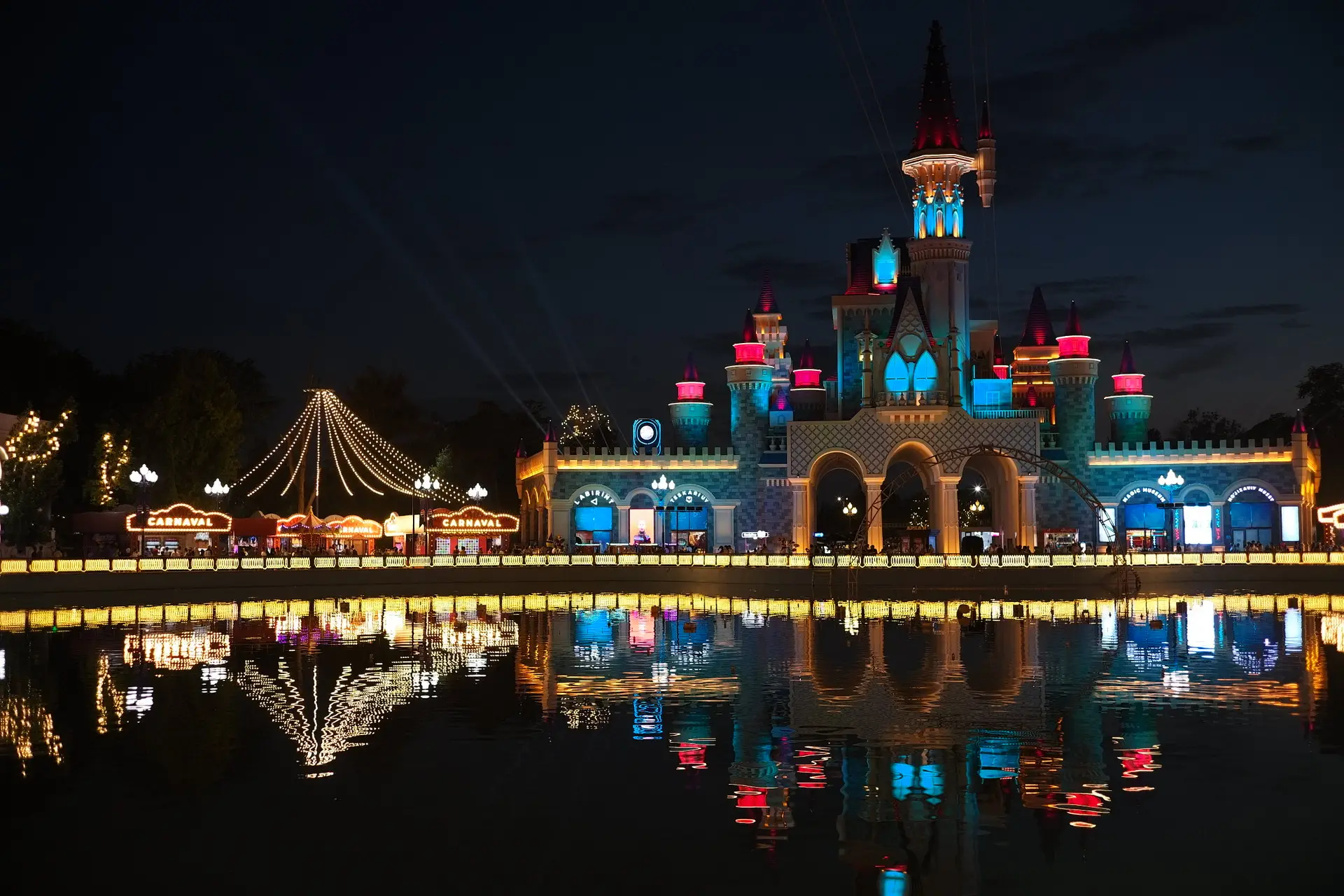 le parc Magic City à Tachkent, le Disneyland ouzbek